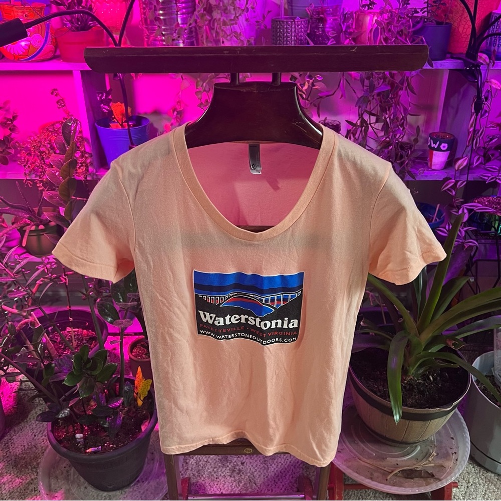 Waterstonia tee